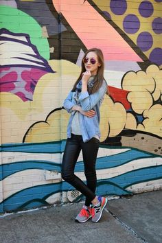 Blue Denim Shirt Outfit, Nb Sneakers, Denim Shirt Outfit, Tennis Shoe Outfits Summer, Sporty Chic Style, New Balance Outfit, Nike Fashion