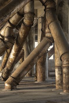 an image of pipes that are going through the air in a building with concrete floors