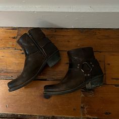 Amazing Condition, Size 39 Staple Shoes, Shoes Vintage, Western Booties, Frye Shoes, Vintage Shoes, Women's Boots, Bootie, Bootie Boots, Womens Boots