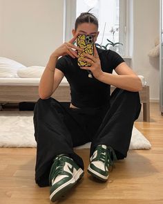 Green Dunks Outfit, Dunk Outfit Women, Low Dunks Outfit, Nike Dunk Outfit, Dunks Outfit Woman, Dunk Outfits, Black Athleisure Outfits, Sporty Fall Outfits, Chic Athleisure Outfits