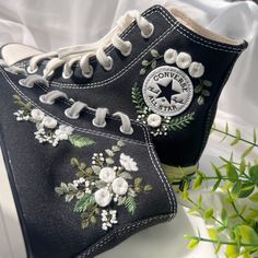 Boty Converse, Converse Embroidery, Mode Converse, Cute Converse Shoes, Bridal Converse, Embroidered Converse, Cute Converse, Converse Custom, Haine Diy