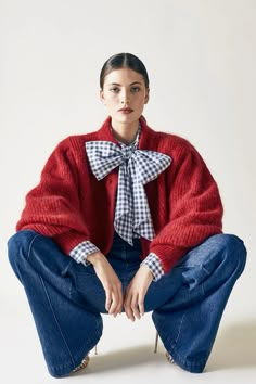 Denim On Denim, Red Sweater, Mode Inspo, Long Puff Sleeves, 가을 패션, Inspiration Mode, Mode Vintage, Outfit Casual, Outfits Casuales