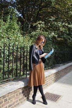 Midi Rock Outfit, Pleated Outfit, Midi Outfits, Winter Mode Outfits, Casual Chic Outfits, London Fashion Weeks