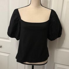 Nwt H&M Juniors Square Neck Top In Black Balloon Short Sleeves Elastic Neckline And Sleeves 19” Pit To Pit 16” Overall Length 49% Viscose, 45% Cotton, 6% Elastane Black Fitted Cotton Blouse, Fitted H&m Top For Day Out, Solid Cotton Tops For Night Out, Stretch Cotton Blouse For Night Out, Cotton Tops For A Night Out, Black Puff Sleeve Stretch Top, Chic Cotton Tops From H&m, Black Casual Blouse From H&m, Fitted Black Cotton Blouse