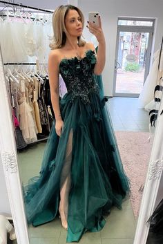 Modsele hunter green long prom dress features strapless neckline, intricate lace details and side slit.#prom2023#promdresses#specialoccasion#formaldress#schooleventdress A Line Prom Dress, A Line Prom Dresses, Wedding Veils, British Indian, Home Wedding, Hunter Green, Special Occasion Dresses, Occasion Dresses, Mother Of The Bride