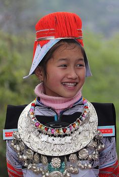 Batik Scarf, Smiling People, Hmong Clothes, We Are The World, People Of The World, Festival Dress, Chinese Culture, Anthropology