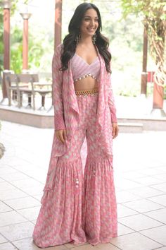 Indian Outfits Modern, Sharara Designs, Look Boho Chic, Casual Indian Fashion, Indian Dresses Traditional, Ethnic Outfits