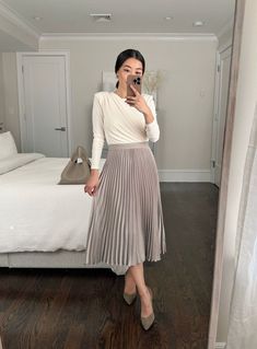 Pleated Skirt Outfit For Petite Women, Pleated Silk Skirt Outfit, Silk Pleated Skirt Outfit, A Line Skirt Outfits Work, Pleated Skirt Work Outfit, Pleated Midi Skirt Outfit Winter, Smart Causal Outfits Women, Business Causal Outfits Women, Skirt Business Outfit