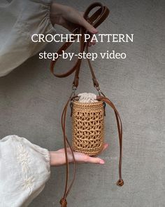 a hand holding a crochet purse with the text crochet pattern step - by - step video