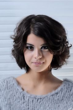 Trendy We Fryzurach, Short Hair Cuts For Round Faces, Thick Wavy Hair, Hair Styles 2014, Trendy Short Haircuts, Haircuts For Curly Hair, Round Face Haircuts