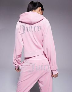 Sudaderas con y sin capucha de Juicy Couture Prenda exclusiva en ASOS Capucha con cordón ajustable Cierre de cremallera Detalle de logo en strass Bolsillos laterales Corte holgado Zip Through Hoodie, Juicy Couture Tracksuit, Formal Dress Shops, Christmas Jumper Dress, Leggings Sale, Maxi Dress Trend, Swimwear Sale, Hoodies For Sale, Jacket Sale