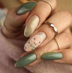 Xmas Green Nails, Different Christmas Nails, Gingerbread Nails Art, Simple Gingerbread Nails, Ginger Bread Nails Design, Christmas Nails Gingerbread Man, Gingerbread Christmas Nails, Gingerbread Man Nail Art, Gingerbread Nail Art