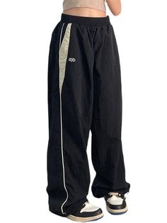 Sporty Y2k, Hip Hop Joggers, Celana Fashion, Sporty Aesthetic, Baggy Sweatpants, Drawstring Trousers, Wide Leg Sweatpants, Casual Joggers, Autumn Clothes