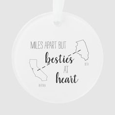 Miles Apart But Besties at Heart Best Friend State Ornament. Message me to customize the states with names! Farewell Gifts For Friends, Best Friend Gifts Christmas, Friend Gifts Christmas, Heart Best Friend, Cute Best Friend Gifts, Diy Christmas Gifts For Friends, Bff Gifts Diy, State Ornaments, Goodbye Gifts