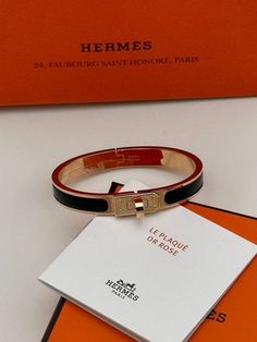 Gender: Women Brand: HERMES Product Name: Mini Clic Kelly Bracelet Gold Black Bags Alora Code: 85881152 Color: black Composition: Metal Origin: France Features: Bangle Bracelet Designer Style ID H200004FO01 Kelly Bracelet, Hermes Bracelet, Black Set, Timeless Handbag, Luxe Fashion, Bracelet Gold, Designer Style, Black Bag, Bags Designer Fashion