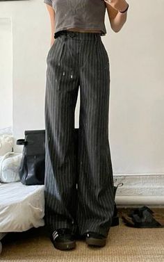 Pin Stripped Pants Outfit, Pin Stripe Pants Outfit Aesthetic, Wide Leg Pinstripe Pants Outfit, Black Striped Trousers Outfit, How To Style Pinstripe Pants, Pinstripe Trousers Outfit Aesthetic, Black Pinstripe Trousers Outfit, Pin Stripe Trousers Outfit