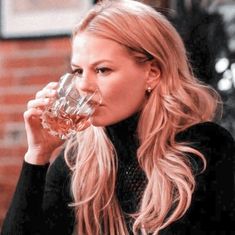 Emma Swan Hair, Jennifer Morrison Hair, Emma Swan Style, Regina And Emma, Dark Swan, Swan Queen