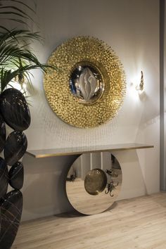 The Most Modern Console: A Demonstration Of Imagination And Bold Design Modern Hallways, Dubai Interior Design, Luxury Console Table, Luxury Console, Entryway Decor Ideas, Luxury Furniture Design