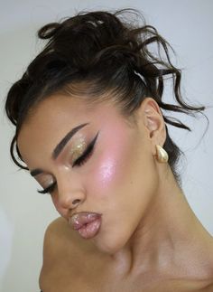 Pink And Green Makeup Looks, Light Pink Makeup, Fun Makeup Looks, Light Skin Makeup, Exotic Makeup, Light Pink Blush, Different Makeup Looks, Light Makeup Looks, Going Out Makeup