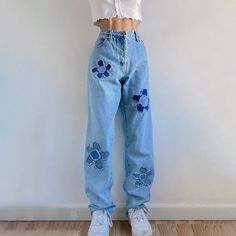 Brand Name: facavilMaterial: CottonMaterial: PolyesterWaist Type: HIGHLength: Full LengthDecoration: SplicedOrigin: CN(Origin)Jeans Style: StraightAge: Ages 18-35 Years OldModel Number: CT1990005BUItem Type: JEANSGender: WOMENRelease Date: Autumn 2021Thickness: RegularStyle: High StreetFabric Type: Thin denimClosure Type: Zipper FlyFit Type: RegularWash: Distressed Mama Jeans, Flower Jeans, Diy Vetement, Streetwear Jeans, Jean Vintage, All Jeans, Painted Jeans, Floral Patchwork, Cute Pants