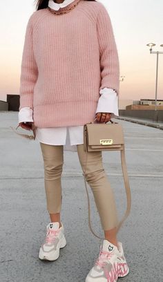 Pink Power, Glam Girl, Winter Fits, Chloe Drew, Spring Wardrobe, White Jeans, Winter Outfits, Winter Fashion, Going Out