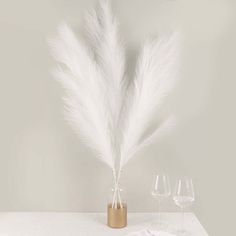 Explore our 44" White Artificial Pampas Grass Plant Sprays. Perfect for vase flower arrangements with their lifelike and elegant design. ✓ Get yours now! Branches Vase, Vase Flower Arrangements, Vase With Branches, Tall Floor Vases, Faux Branches, Diy Bridal Bouquet, Unique Floral Arrangements, Pampas Grass Decor, Grass Decor