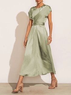 Features: This Juliet Cross Sashes Solid Satin O-Neck Sleeveless Long Dress is perfect for an evening event. Crafted from finely detailed solid satin and featuring cross sashes, this sophisticated dress will make a lasting impression. With an O-neckline and a flattering mid-line, this dress is designed to flatter any figure. Style 2023, Sleeveless Long Dress, Satin Bridesmaid Dresses, Neue Outfits, Sophisticated Dress, Daily Dress, U Neck, Ely, Evening Party Dress