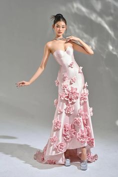 La Fleur Asymmetric Sweetheart Neck Taffeta Maxi Dress | MEAN BLVD Flower Gown Dress, Womens Evening Gowns, Flower Gown, Glamouröse Outfits, Tulle Dresses, Mean Blvd, Elegant Prom Dresses, Sweetheart Prom Dress, Glam Dresses