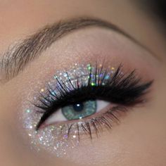 Eye Makeup Glitter, Silver Eye Makeup, Silver Makeup, Quickstep