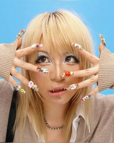 #gyaru #nails Roku Gyaru Makeup, Amekaji Gyaru Makeup, Gyaru Piercing, Gyaru Inspo Outfit, Gyaru Eye Makeup, Art References Photography, Gyaru Pose, Harajuku Makeup, Facial Reference