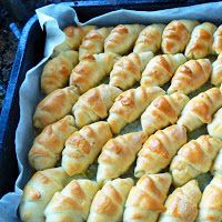 bread rolls in a blue baking pan ready to be baked into buns or croissants