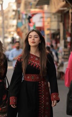 Jordanian Clothing, Jordanian Dress, Clothing Wardrobe, Mode Kimono, Mode Turban, Afghan Clothes, Pakistani Fancy Dresses, Jeans Shoes, Modest Dresses Casual