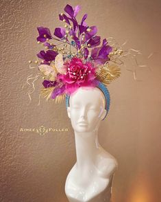 Funkelnder Haarreif Fascinator mit dramatischen Federn und hübschen Blüten. Schmetterlinge aus echten Federn. Sieht aus allen Winkeln luxuriös und atemberaubend aus. Vervollkommnen Sie für Kentucky Eichen, Del Mar-Rennen, Saratoga, Breeders-Cup, zentrales Park-Hut-Luncheon, Hüte in der Garten-Spendenaktion, Gala, Abschlussball, Hochzeiten, Brautmoden, Cocktail, High Tea, Kirche, Ostern , und mehr. * KOSTENLOSER VERSAND Luxury Headband For Kentucky Derby Races, Derby Hats Diy, Rose Hat, Kentucky Derby Fascinator, Derby Fascinator, Easter Hats, Floral Hat, Pink Easter, Kentucky Derby Party