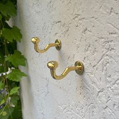 Enhance your home with our elegant Brass Wall Hooks, perfect for hanging hats and coats. These versatile hooks measure 3 inches in length, with a 1.2-inch baseplate and a 1-inch ball end. Made from high-quality brass, they offer a stylish and durable solution for your hanging needs. Our Brass Wall Hooks come with a 5-year warranty that covers shipping damage, missing parts, product discrepancies from the provided photo, broken parts, and issues with the finish. Should you encounter any issues, p Brass Towel Holder, Brass Wall Hooks, Brass Coat Hooks, Brass Wall Hook, Gold Door, Hanging Hats, Door Hook, Door Hooks, Brass Hook