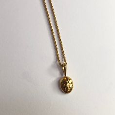 Gold-plated moon face pendant. Metal: gold-plated brass Chain: 42 cm Do not hesitate to check my Instagram for more models https://www.instagram.com/atelier_tiuh/ Gold Necklace With Oval Moon Charm Pendant, Gold Oval Pendant Necklace With Moon Charm, Golden Moon, Face Pendant, Moon Face, Jan 20, Wedding Rings Vintage, Gold Plated Necklace, Brass Chain