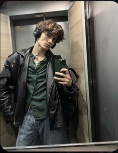 Guy Fits, Men Stylish Dress, Guys Clothing Styles, Cool Outfits For Men, Aesthetic Guys, Streetwear Men Outfits, Men Fashion Casual Outfits, A Mirror, 인물 사진