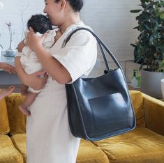 This carryall is the perfect intersection of style and functionality. It is a cross between a shoulder bag and a tote. The roomy interior features 10 pockets so you can stay well organized. It converts to a cross body style via removable straps and as with all KAEIU bags, it comes with stroller straps and changing pad. Design Loop, Stroller Hooks, Stroller Straps, Pocket Light, Green Diamond, Handle Design, Poly Bags, Bag Packaging, Changing Pad