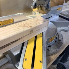 a table saw is being used to cut planks with a mitt grinder