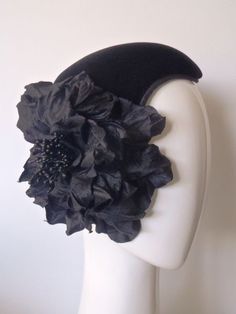 ❤❣ 1950s Hats, Black Velvet Cocktail, Elegant Hats, Cocktail Hat, Real Techniques, 1950s Style