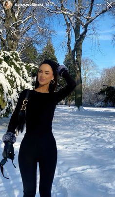 Winter Aesthetic Girl Outfits Black, Kim Kardashian Ski Outfit, Lazy Outfits Cold, Mountain Day Trip Outfit, Ny Fashion Winter, Italy Aesthetic Winter Outfit, Outfits For Vienna Winter, Colorado In February Outfits, Rainy Cold Outfit