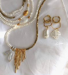 Trendy Diy Jewelry, Have A Nice Weekend, Trendy Diy, Pearl Jewels, Pearl Necklace Designs, Nice Weekend, Beaded Jewels, Classy Jewelry, Girly Jewelry