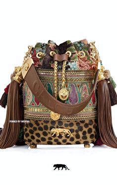 Sabyasachi Mukherjee - India 🇮🇳 Indian Bags, Sabyasachi Mukherjee, Aesthetic Bag, Sac Diy, Aesthetic Bags, Stylish Handbags