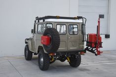 an off - road vehicle parked in front of a building