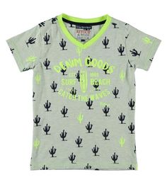 Retour Jeans shirt Gustav. Shortsleeve met contasterende V-hals en all over cactusprint met tekst aan de voorzijde. 80% katoen, 20% polyester. Shirt Model, Cactus Print, Boy Fashion, Boy Outfits