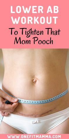 a woman measuring her stomach with the words lower ab workout to tighten that mom pooch