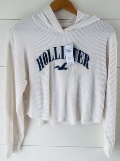 New with tags Retail $35 Hollister Ribbed Hooded Sweater Women’s Size XSmall. Cropped Hollister Aesthetic, Hollister Outfits, Hollister Clothes, Sweater Women, Back To School Outfits, Really Cute Outfits, Hooded Sweater