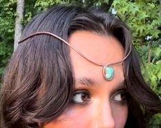 Handmade copper wire fairy circlet with a beautiful Emerald crystal from the Muzo mine in Colombia. Perfect for weddings, elven, faerie or ceremonies, during meditation, healing or activating your third eye chakra. The circlet is bendable so you can adjust it to your head shape by pressing it lightly.  It can be made to order to your measurements if provided or if no measurements are given it will be made 52cms (21 inches) in circumference.  About the stones: The Brow Chakra, also called the Third Eye, is the center of our perception and command. It directs our sight and everyday awareness of the world. Our consciousness is located here, and we relate to ourselves through this chakra. It balances the important and the unimportant, sorting meaning from data and impressions. It commands the Elven Diadem, Third Eye Jewelry, Third Eye Jewelry Forehead, Wire Elf Crown, Third Eye Meditation, Metal Circlet Crown, Elven Crystal Crown, Brow Chakra, Elven Crown