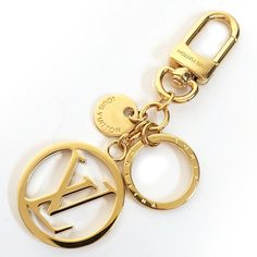 Used Louis Vuitton Louis Vuitton Porte-Cle Lv Circle Keychain M68000 Gold Metal Bag Charm Keyring Women's (Sku: Gzl13908) === General === Brand : Louis Vuitton === Design === Type : Keyring Gender : Women Color : Gold Material : Metal === Included Items === Accessories : Box, Dust Bag Accessories Notice : Before Purchasing, Please Refer To The Images Of The Accessories Included With The Item. === Condition === Condition : Used (Good) Ranking : Rank Ab Used - Traces Of Usage, Scratches / Dirt Can Lv Key Chains, Circle Keychain, Metal Bag, Used Louis Vuitton, Metallic Bag, Louis Vuitton Accessories, Accessories Box, Woman Colour, Gold Material