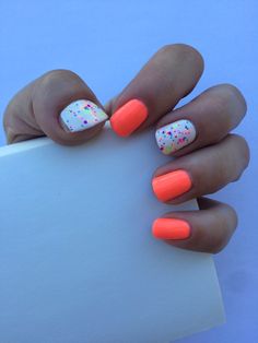 Neon & Freckles Nails... OPI White Snow, ILNP So Coral and for freckles aI used China Glaze Point Me To The Party. Vacation Nails Short Gel, Neon Party Nails, Coral And White Nails, Cruise Pedicure, Speckled Nails, Opi White, Nail Polish Art Designs, Country Nails, Nails Opi