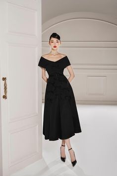 Jammy A-line Off-Shoulder Taffeta Midi Dress - MEAN BLVD Off Shoulder Dress Accessories, Simple Night Dress, Black And White Dress Classy, Triangle Outfit, Simple Formal Dress, Event Attire, Ethereal Dresses, Money Dress, Mean Blvd